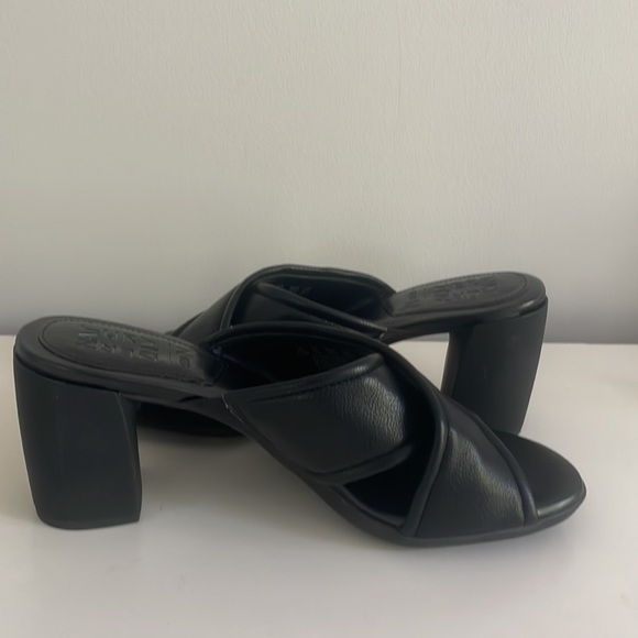 Naturalizer Black Sandals with Crisscross Straps and Block Heel - Picture 6 of 8